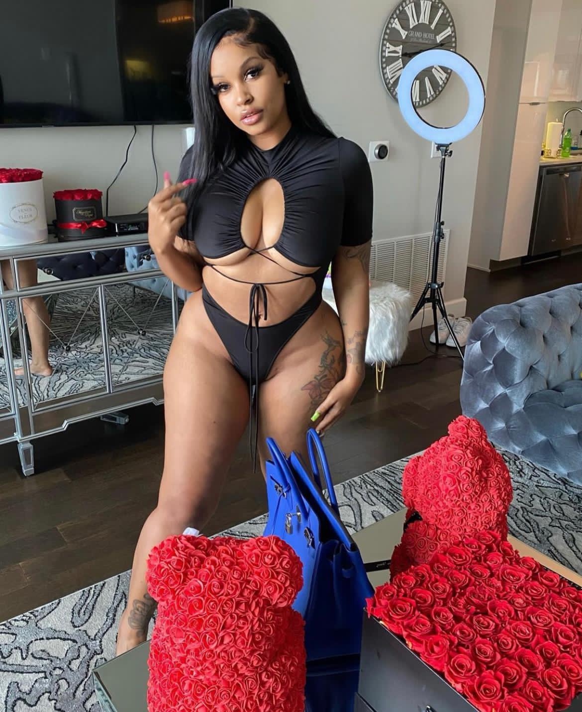 Beauty Queen Girl_Hot Body,Tight & clean PuSssy? Love Doggy Style and Anal?