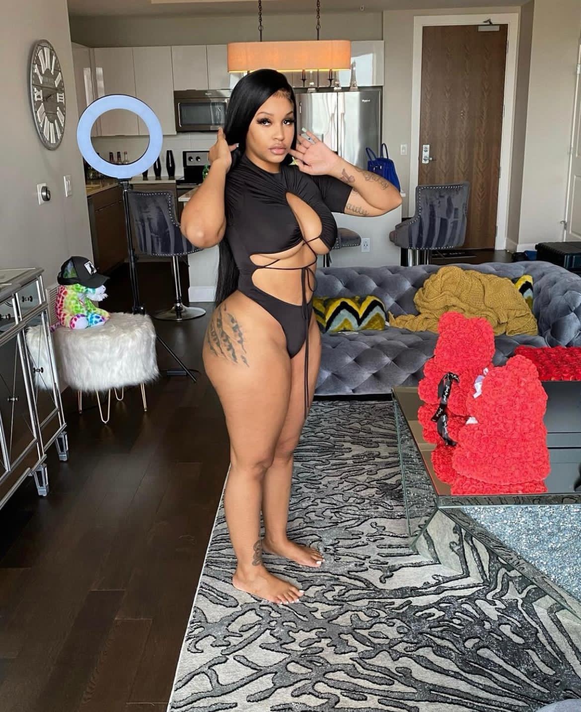 Beauty Queen Girl_Hot Body,Tight & clean PuSssy? Love Doggy Style and Anal?